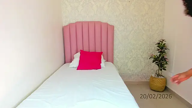 Snapshot of Brit_weston chatting on February 20, 2026, 8:11 pm Brit weston online show from February 20, 2026, 8:11 pm