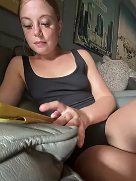 Snapshot of Paige_love chatting on July 14, 2026, 2:23 pm Paige love online show from July 14, 2026, 2:23 pm