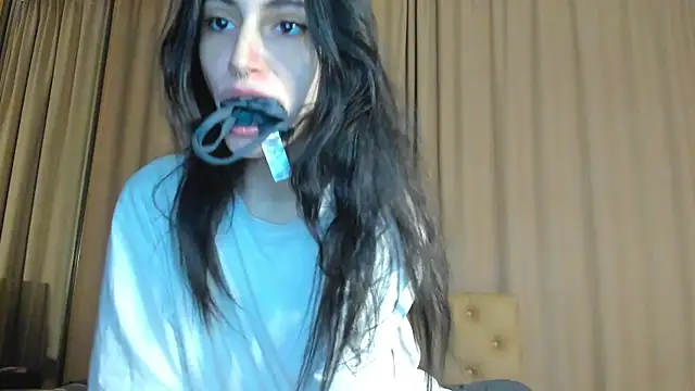 Lesyalisss online show from May 31, 2026, 10:54 pm