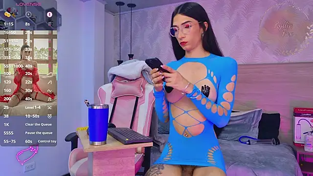 kylliefox  online show from April 2, 2026, 1:40 pm