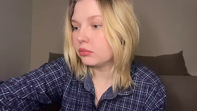 Ophelia Ritz online show from April 9, 2026, 11:00 pm