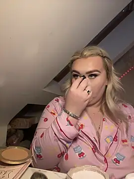 Snapshot of TwoWayT_xx chatting on March 1, 2026, 4:18 pm TwoWayT xx online show from March 1, 2026, 4:18 pm