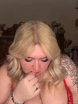 Snapshot of TwoWayT_xx chatting on February 15, 2026, 12:00 am TwoWayT xx online show from February 15, 2026, 12:00 am