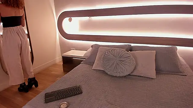 Sienna brunette online show from February 10, 2026, 12:15 pm