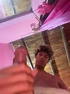 Snapshot of Adan21_cm chatting on February 4, 2026, 6:41 am Adan21 cm online show from February 4, 2026, 6:41 am