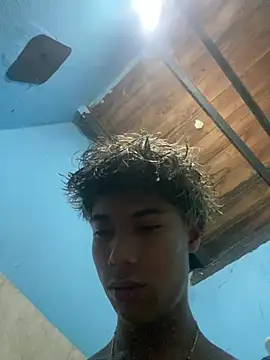 Snapshot of Adan21_cm chatting on February 3, 2026, 12:21 am Adan21 cm online show from February 3, 2026, 12:21 am