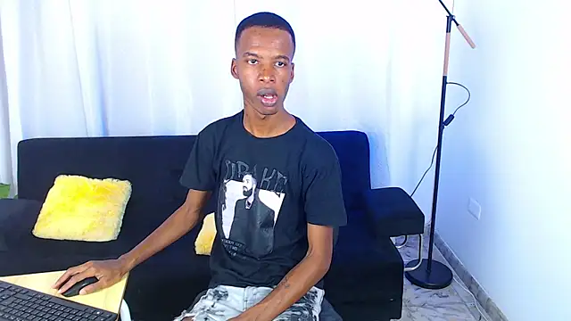 Snapshot of gusy_18 chatting on February 24, 2026, 8:42 pm gusy 18 online show from February 24, 2026, 8:42 pm