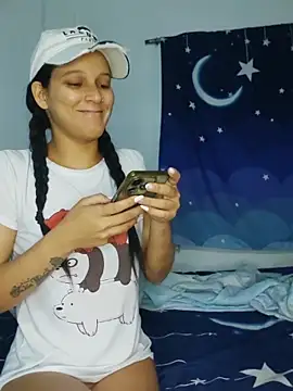 Snapshot of Perla_and_Maikol chatting on February 21, 2026, 2:57 am Perla and Maikol online show from February 21, 2026, 2:57 am