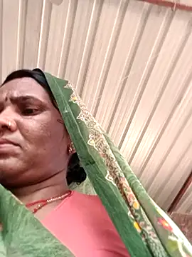 Snapshot of Muskan44s chatting on June 1, 2026, 9:42 am Muskan44s online show from June 1, 2026, 9:42 am