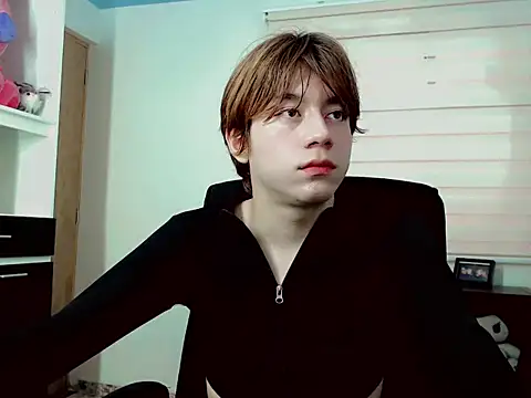 duvisex19 online show from March 25, 2026, 9:35 pm