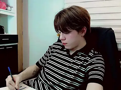 duvisex19 online show from April 5, 2026, 4:08 am