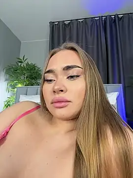 MonicaWestt online show from May 15, 2026, 7:06 am
