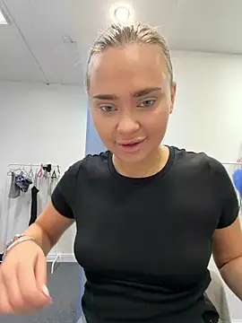 MonicaWestt online show from April 4, 2026, 10:22 am