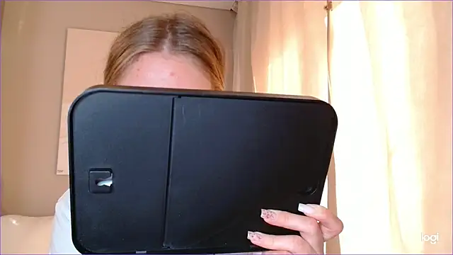 BluueSilk online show from September 18, 2025, 6:27 am