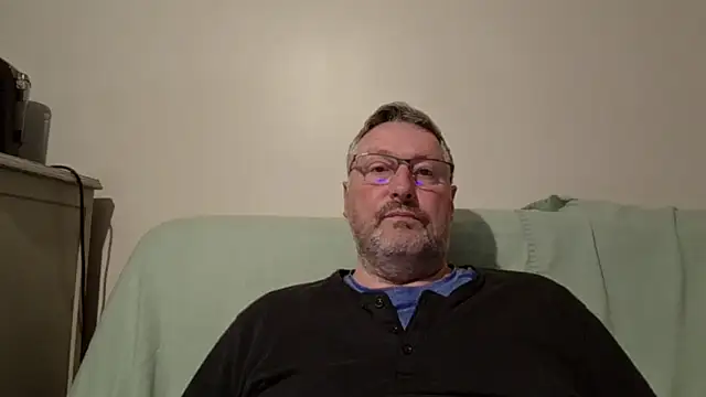 doudou310 online show from April 4, 2026, 3:46 am