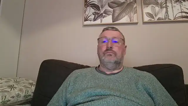 doudou310 online show from March 16, 2026, 5:44 am