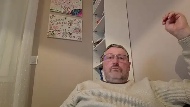 doudou310 online show from February 11, 2026, 5:07 am