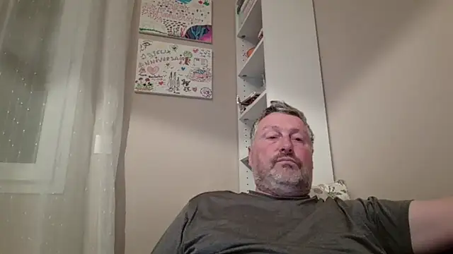 doudou310 online show from April 12, 2026, 2:26 am