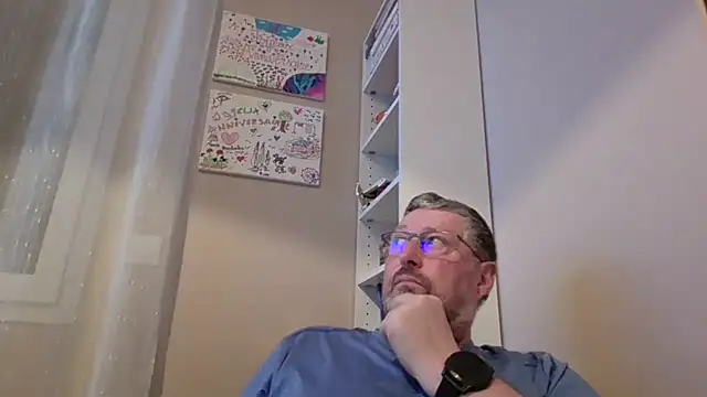 doudou310 online show from February 26, 2026, 4:56 am