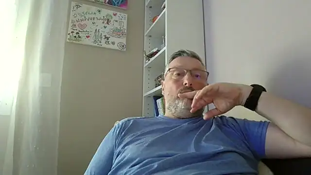 doudou310 online show from March 27, 2026, 10:49 am