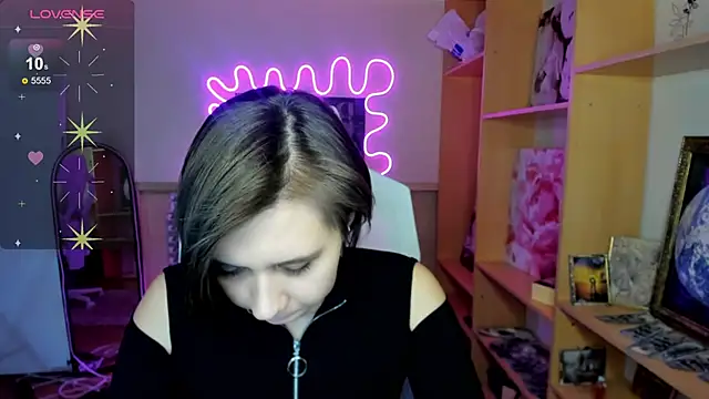 Snapshot of Scarlet_Sirenn chatting on February 7, 2026, 8:22 am Scarlet Sirenn online show from February 7, 2026, 8:22 am