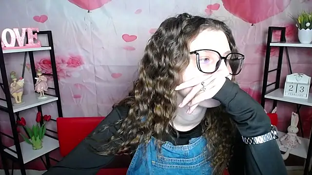 Snapshot of LilianaShine chatting on February 24, 2026, 6:03 am LilianaShine online show from February 24, 2026, 6:03 am