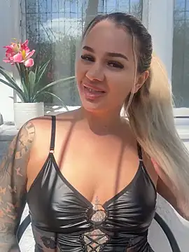 sexybatwomen33 online show from April 8, 2026, 11:55 am