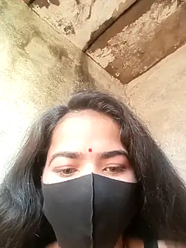 Snapshot of Sunali_Bendre chatting on February 24, 2026, 2:23 am Sunali Bendre online show from February 24, 2026, 2:23 am