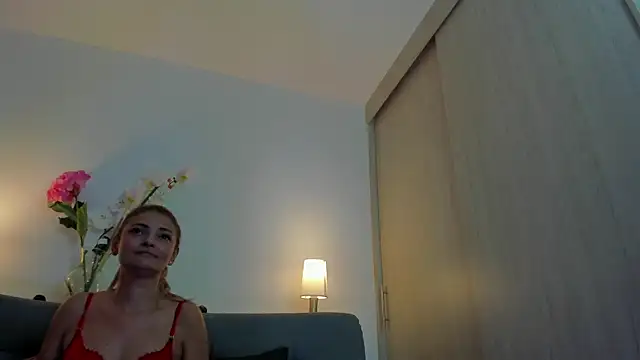 Snapshot of roxana_sinsx chatting on February 5, 2026, 3:24 am roxana sinsx online show from February 5, 2026, 3:24 am