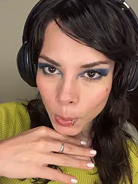 Isalove99 online show from February 9, 2026, 5:27 am