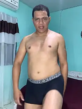 Snapshot of Loaisn chatting on February 17, 2026, 12:52 am Loaisn online show from February 17, 2026, 12:52 am