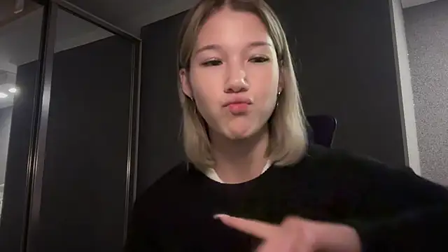 lilXdomiii online show from April 10, 2026, 1:51 pm