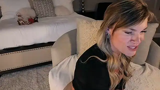 Hot Wife Amber online show from May 13, 2026, 3:35 am