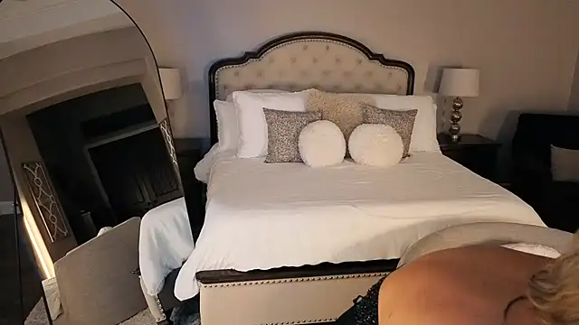 Hot Wife Amber online show from June 22, 2026, 5:15 am