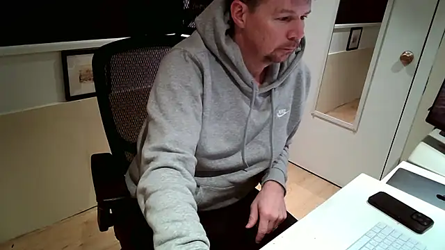 Snapshot of Scotsmanx chatting on February 1, 2026, 2:32 am Scotsmanx online show from February 1, 2026, 2:32 am