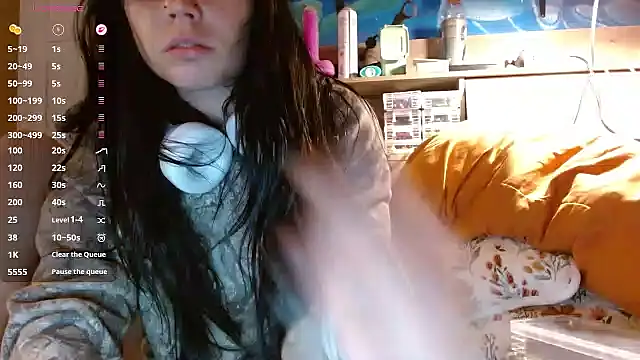 ahungkittykat online show from May 26, 2026, 4:54 am