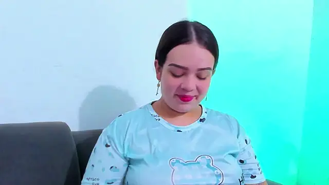 Snapshot of Emely_pregnantt chatting on March 18, 2026, 5:32 am Emely pregnantt online show from March 18, 2026, 5:32 am