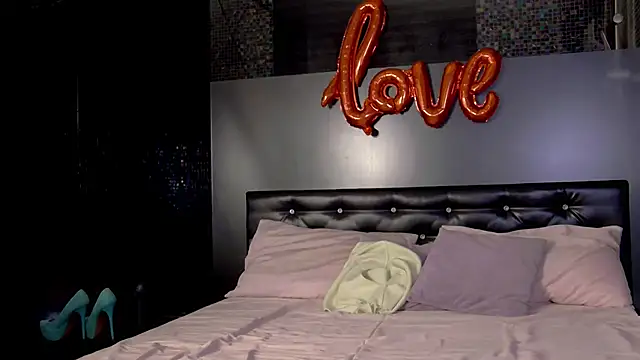 Snapshot of EileenElfie chatting on February 27, 2026, 3:40 am EileenElfie online show from February 27, 2026, 3:40 am