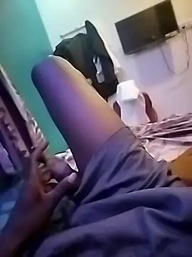 tamilpaiyan989 online show from April 14, 2026, 10:48 pm