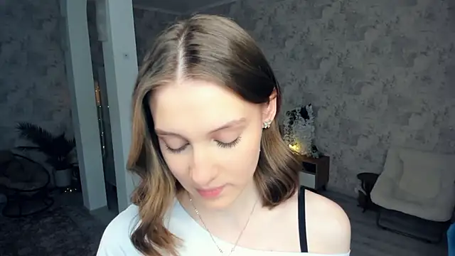 Snapshot of LianneBynon chatting on March 1, 2026, 8:25 am LianneBynon online show from March 1, 2026, 8:25 am