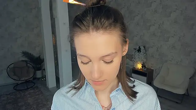 LianneBynon online show from March 28, 2026, 9:21 am