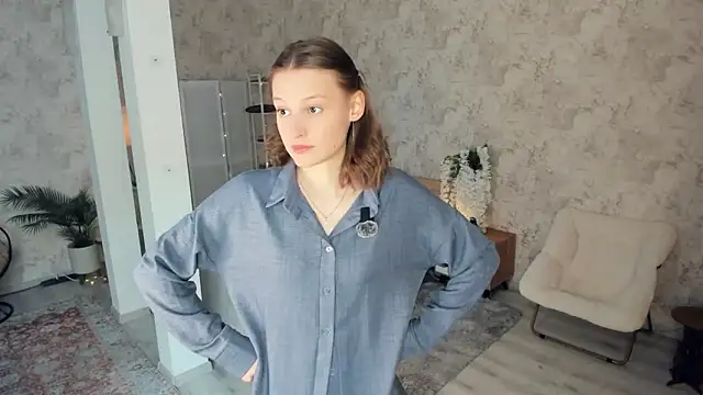 Snapshot of LianneBynon chatting on February 8, 2026, 8:23 am LianneBynon online show from February 8, 2026, 8:23 am