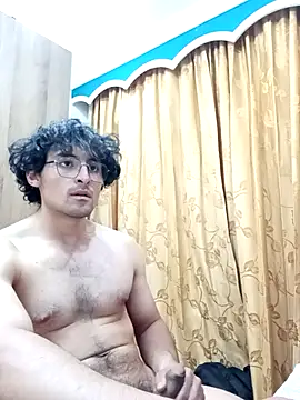 Snapshot of Apolo_Men chatting on February 6, 2026, 4:30 am Apolo Men online show from February 6, 2026, 4:30 am