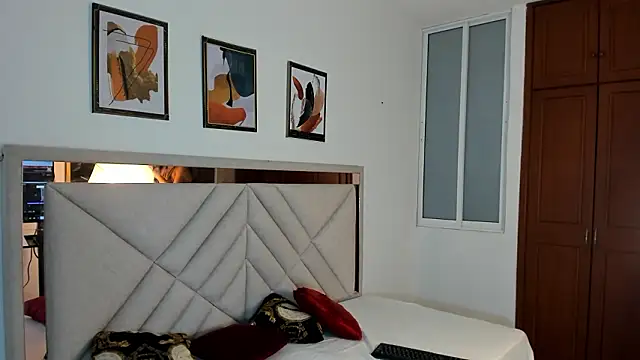 AmberQueen1 online show from February 16, 2026, 12:15 pm