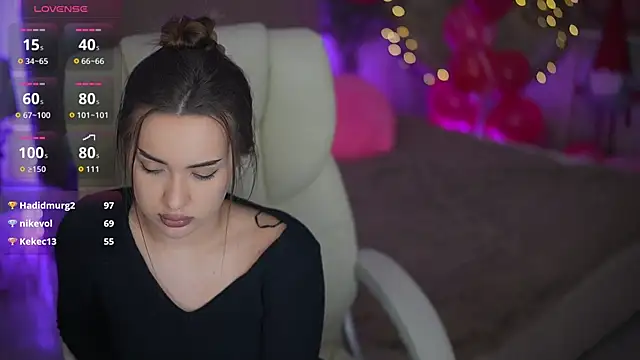 OliviaMoore  online show from February 17, 2026, 6:49 pm