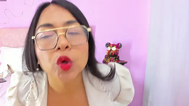 CarolinaValdez2026 online show from February 9, 2026, 6:50 pm