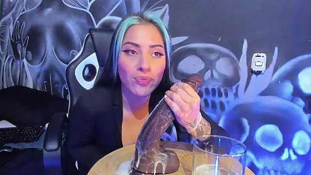 Cherry jenklins87 online show from April 20, 2026, 1:13 pm