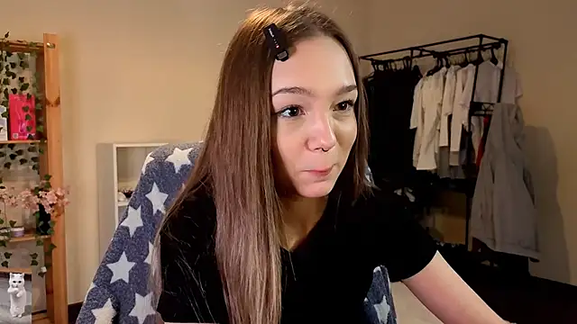 HoneyComfy online show from April 3, 2026, 2:23 pm