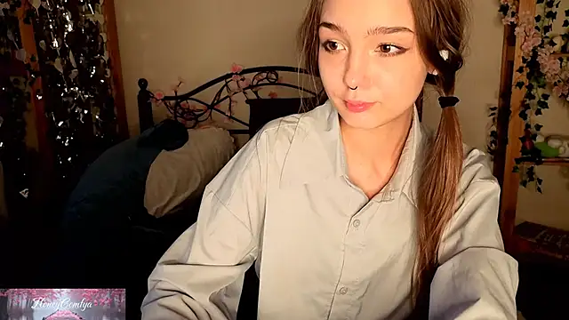 HoneyComfy online show from June 3, 2026, 2:33 pm