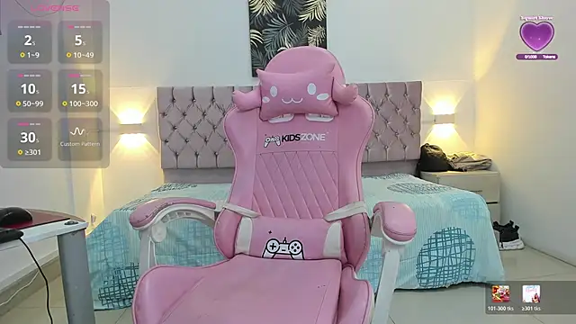 thaliaa smith1 online show from April 14, 2026, 8:36 pm